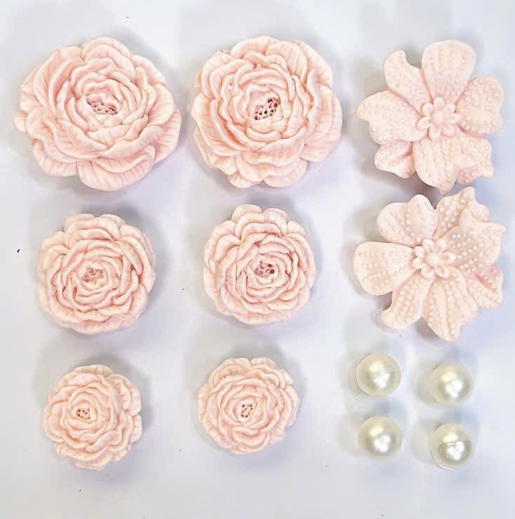 Set of 8 Cream-Colored Rose Flower Charms Attached to Fish-Shaped Sandals Made of Soft Rubber with Feet Attached to Slippers, Attached to Crocodile Sandals-Kimngan - 3