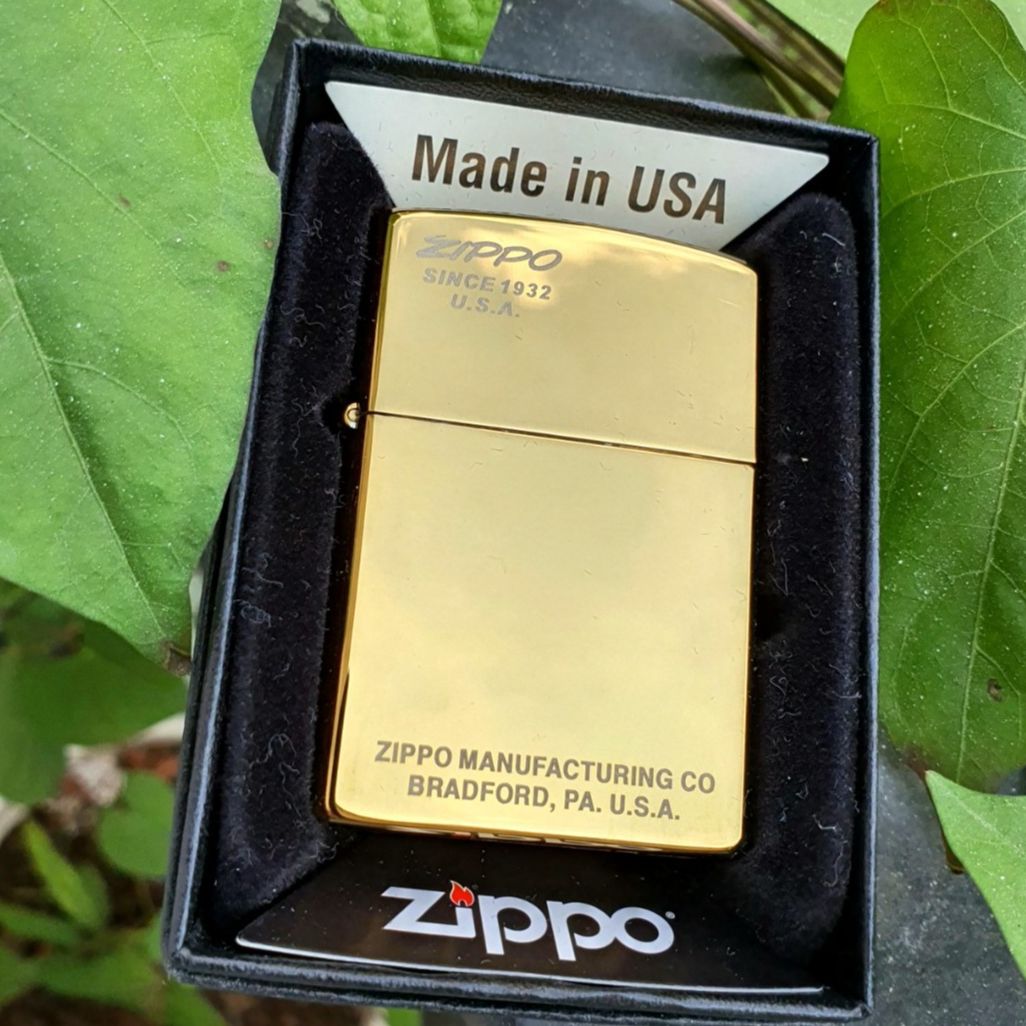 Bật Lửa Zippo Manufacturing Vàng Bóng Chu Niên 1932 - 1985 ( Ruột Đồng - Tặng Kèm Combo Đá Bấc Xịn )
