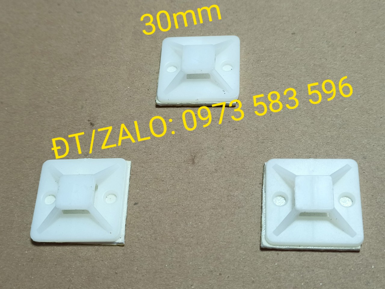 Đế dán rút dây cố định dây điện 30 x 30mm