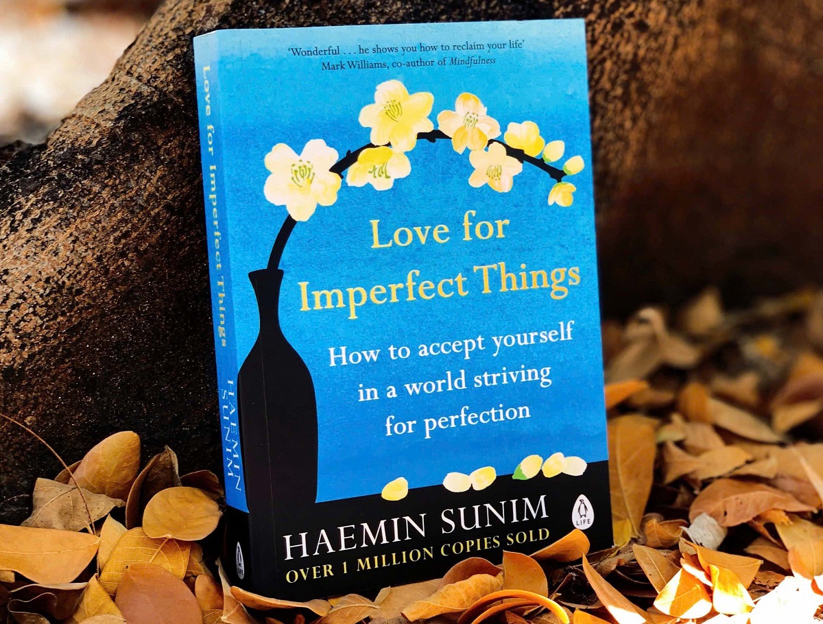 Sách Ngoại Văn - Love For Imperfect Things: How to Accept Yourself in a World Striving for Perfection