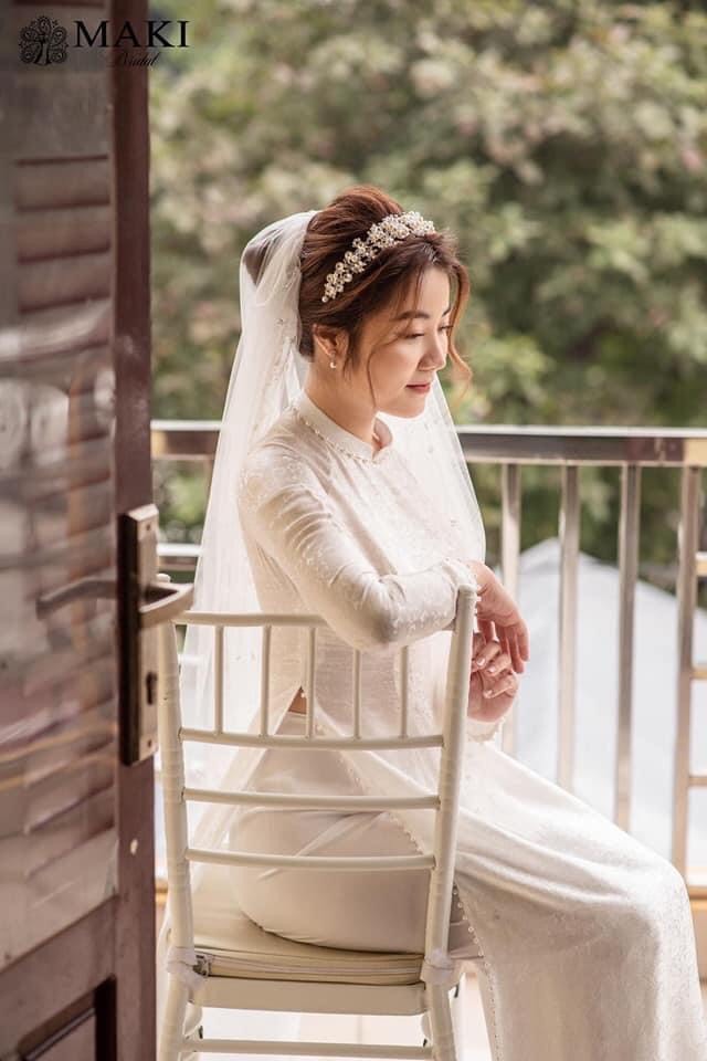 Áo dài cô dâu gấm tơ màu trắng đính ngọc