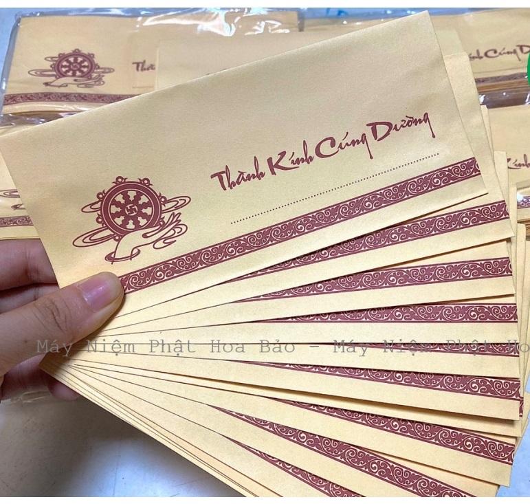 Sấp 100 bao thư thành kính cúng dường giá sĩ