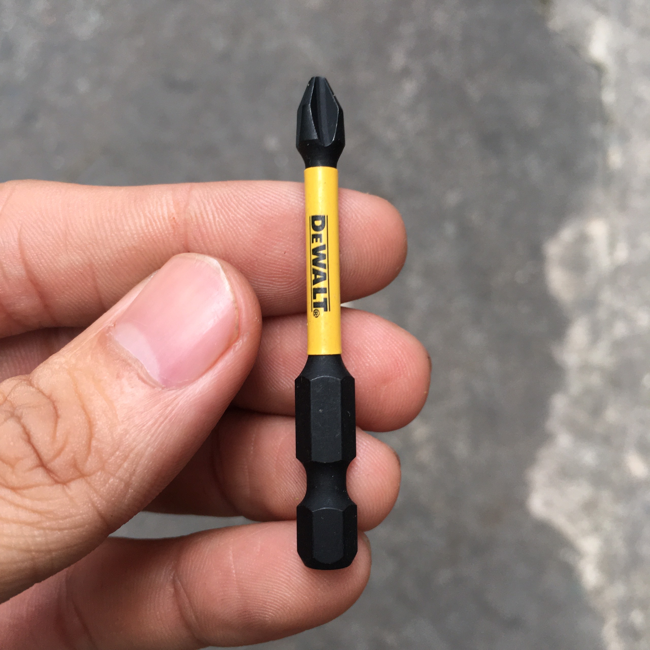 Mũi vít dewat ph2 dài 58mm màu đen