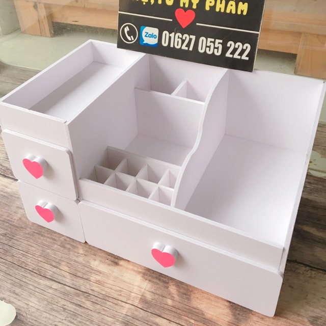 Kệ mỹ phẩm max 35cm màu trắng núm tim hồng