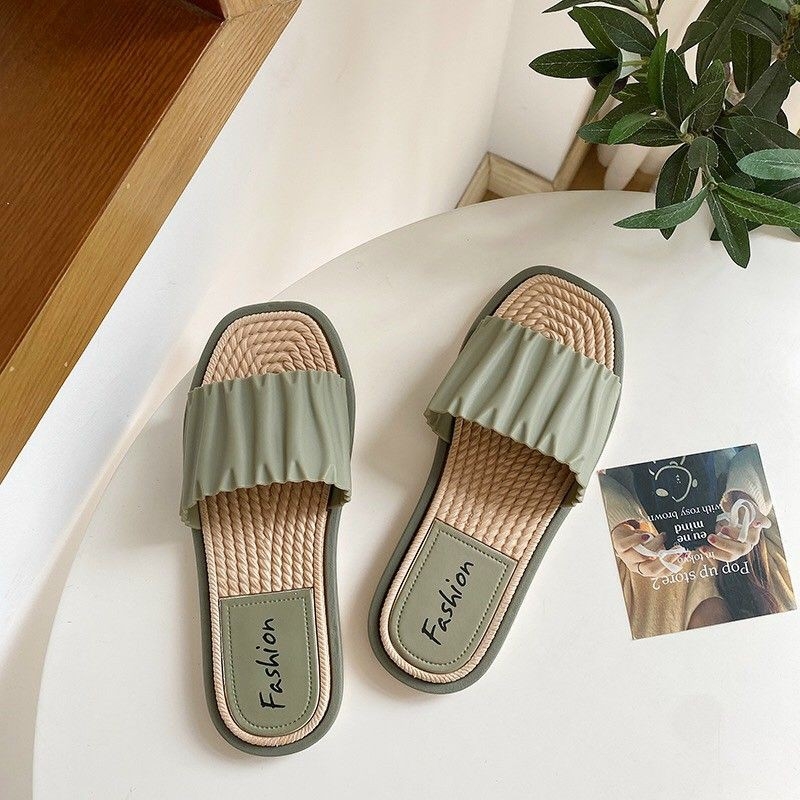 Giày dép họa tiết đơn giản