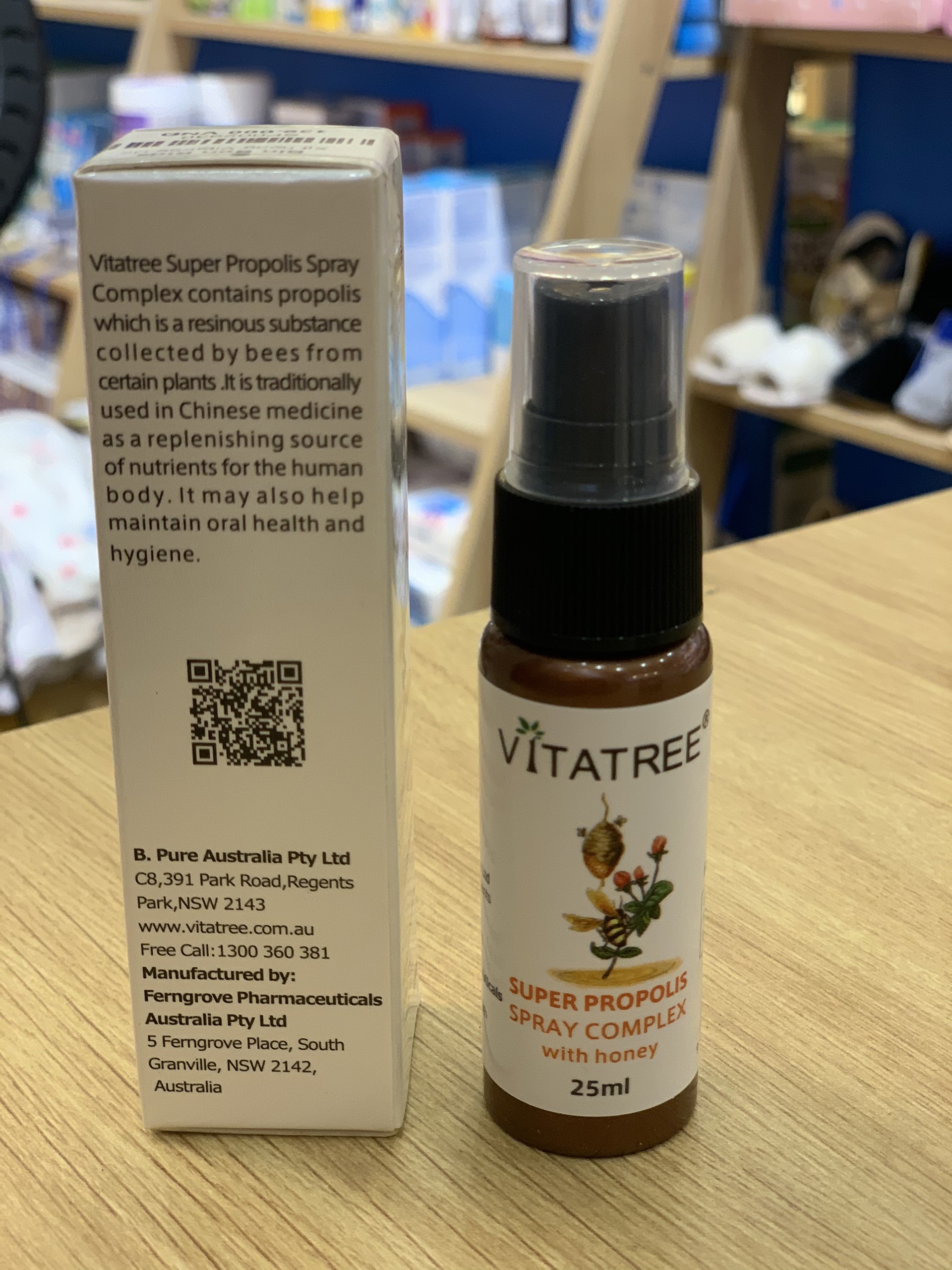 Chai xịt giảm đau họng keo ong Vitatree, lọ 25ml