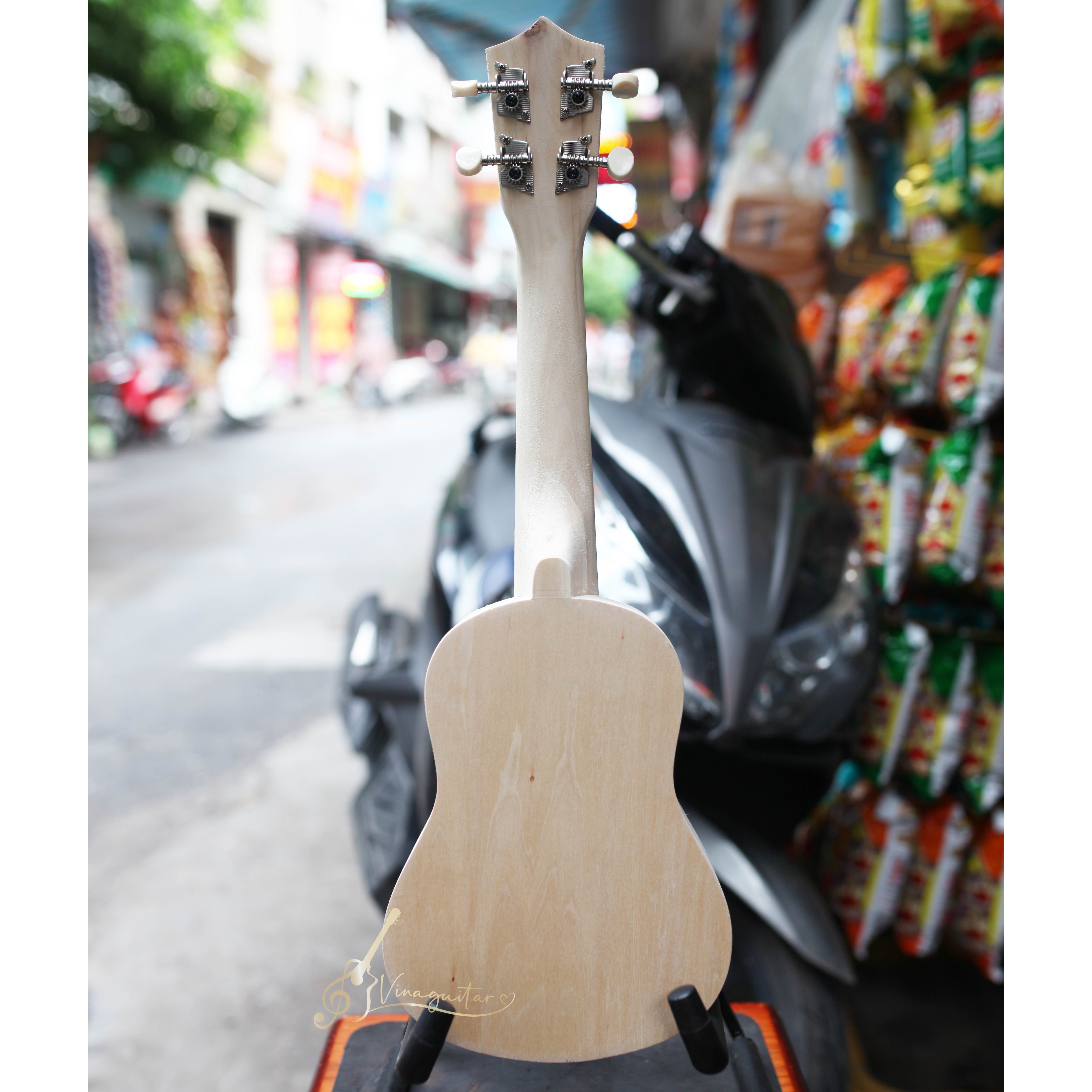 Đàn Ukulele Gỗ Nguyên Khối Trơn Không Màu Concert/Soprano - Dễ Dàng Tran Trí