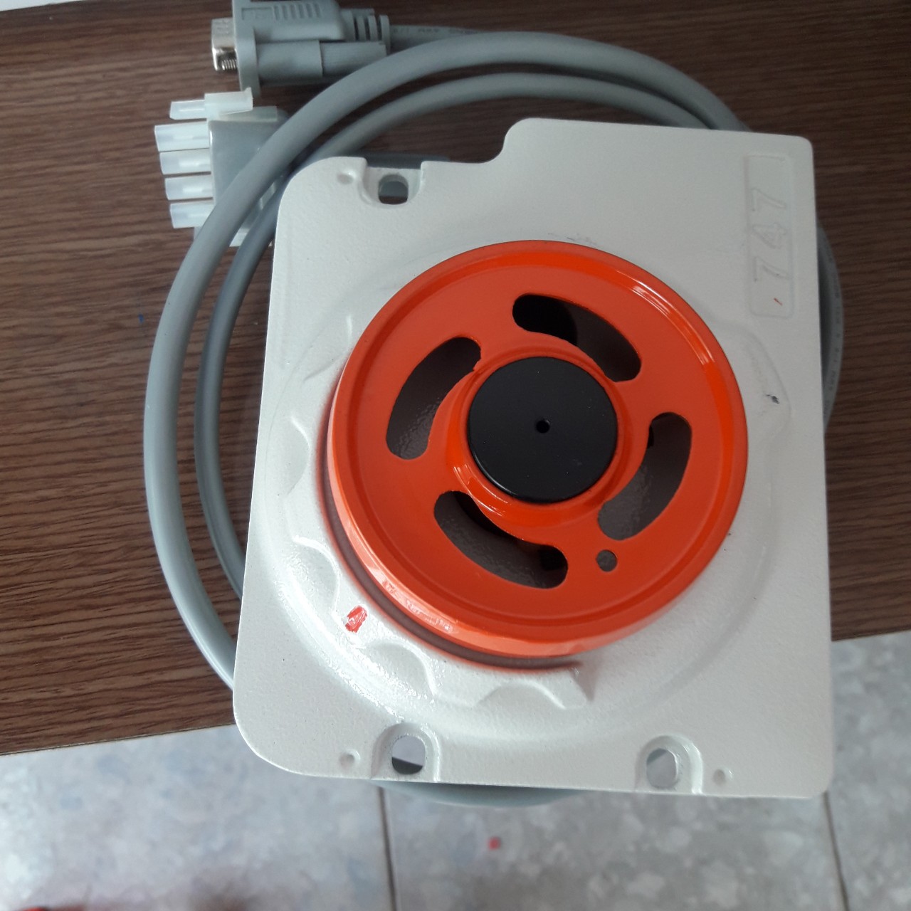 Mô tơ liền trục lẻ máy vắt sổ mới 100%