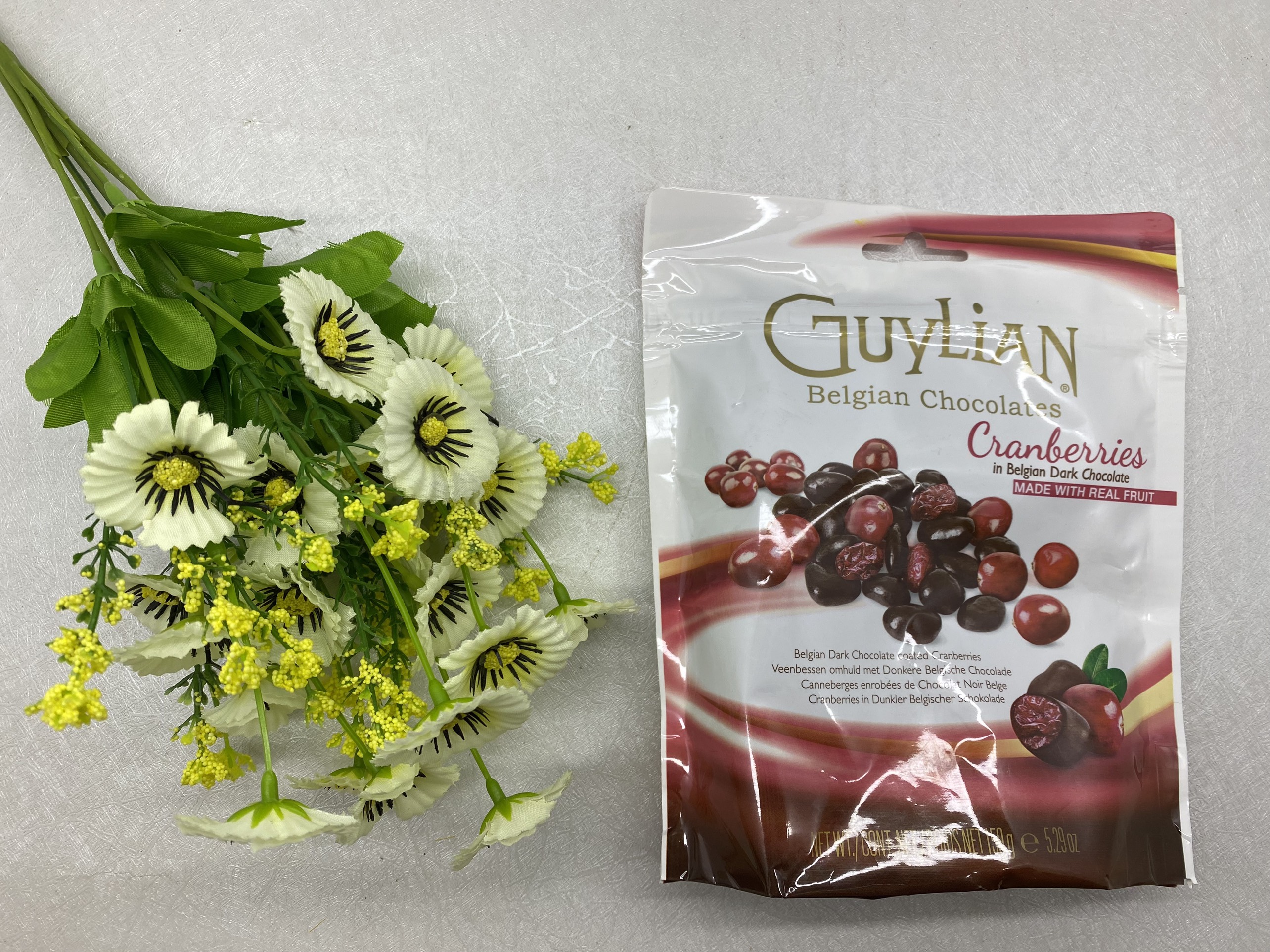 Kẹo Socola Guylian nhân trái cây sấy khô Bluberries-Raisins-Cranberries - Bỉ