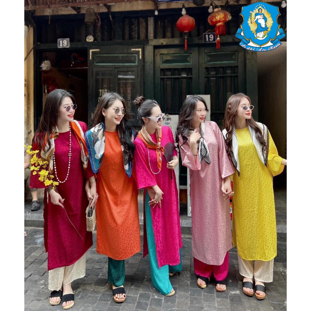 Áo dài cách tân gấm hoa suông dáng dài