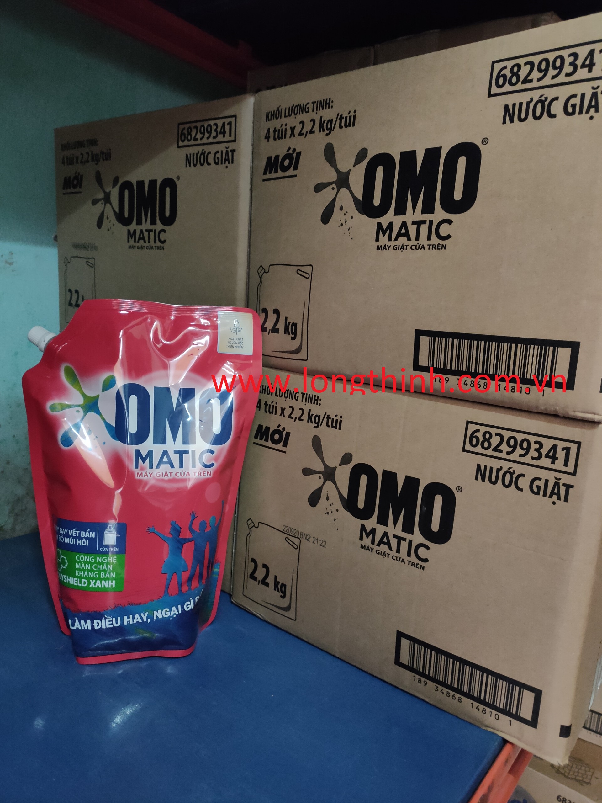 Thùng 04 túi nước giặt máy omo matic 2.2kg