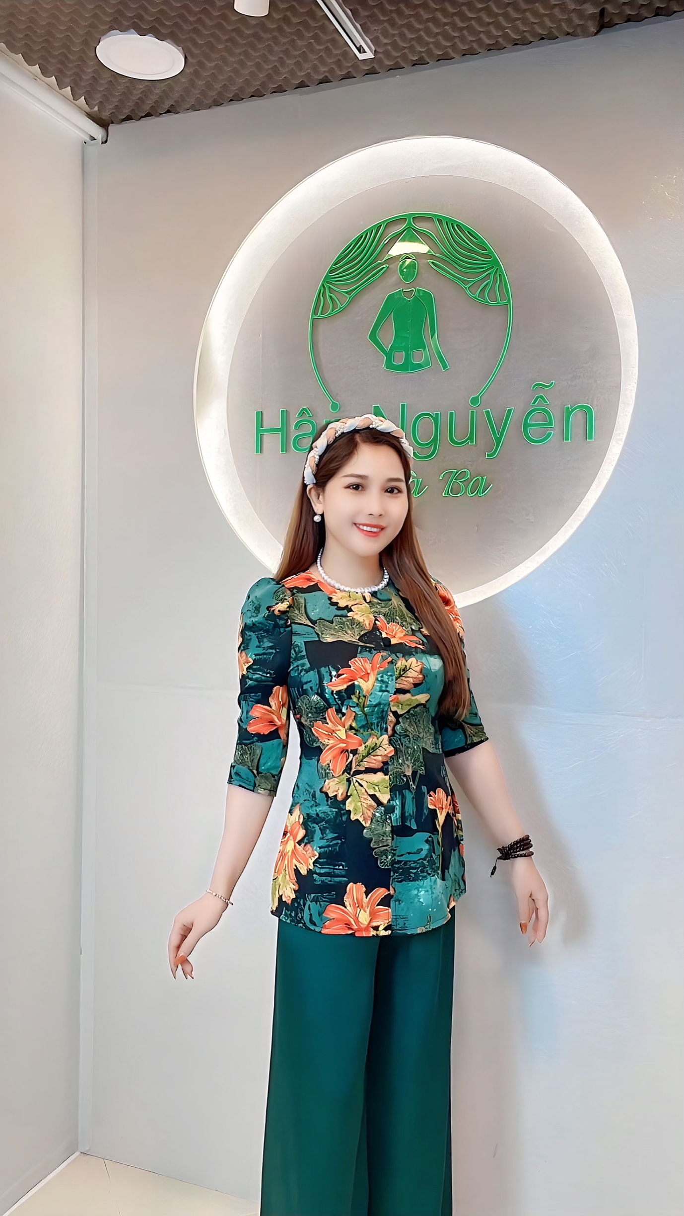 .A66 - Bộ Bà Ba Lụa in Hoa Ly Dây Kéo Nút Bọc