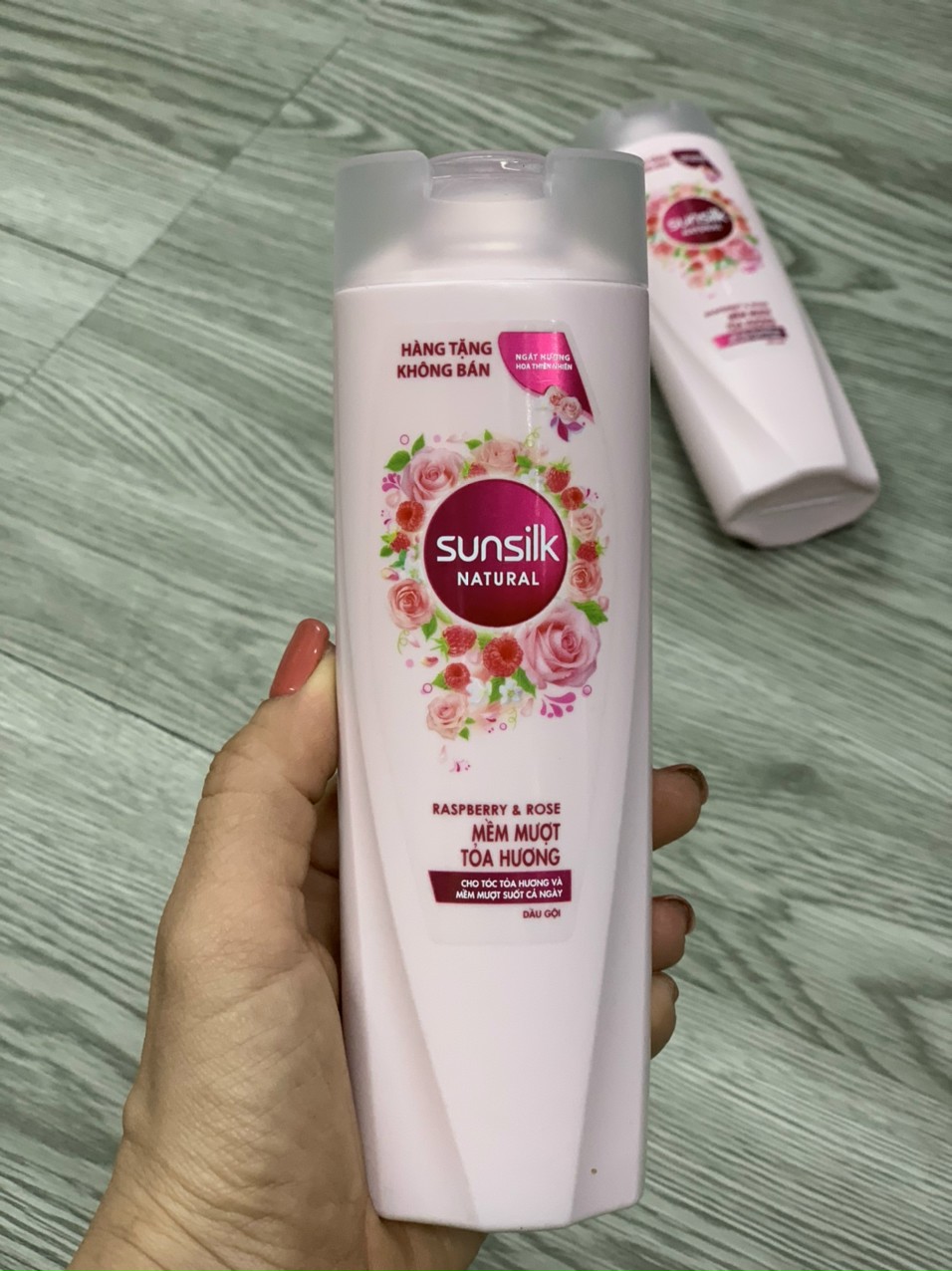 (HÀNG TẶNG) CHAI GỘI SUNSILK 140g MỀM MƯỢT TỎA HƯƠNG , MẪU MỚI NHẤT