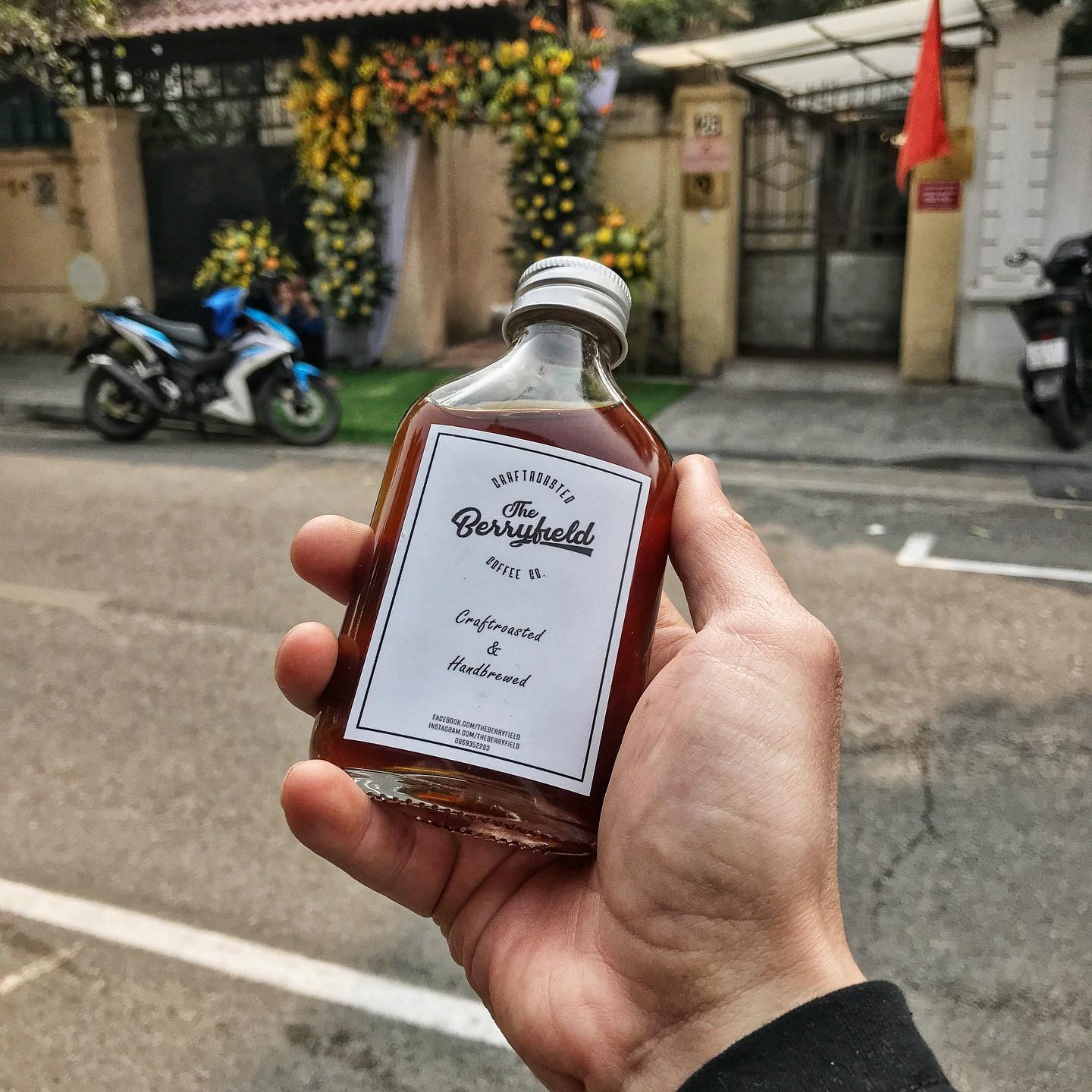Chai thủy tinh dẹp cổ cao nắp nhôm dung tích từ 100ml. 200ml 250ml. 350ml. 500ml. đựng nước ép