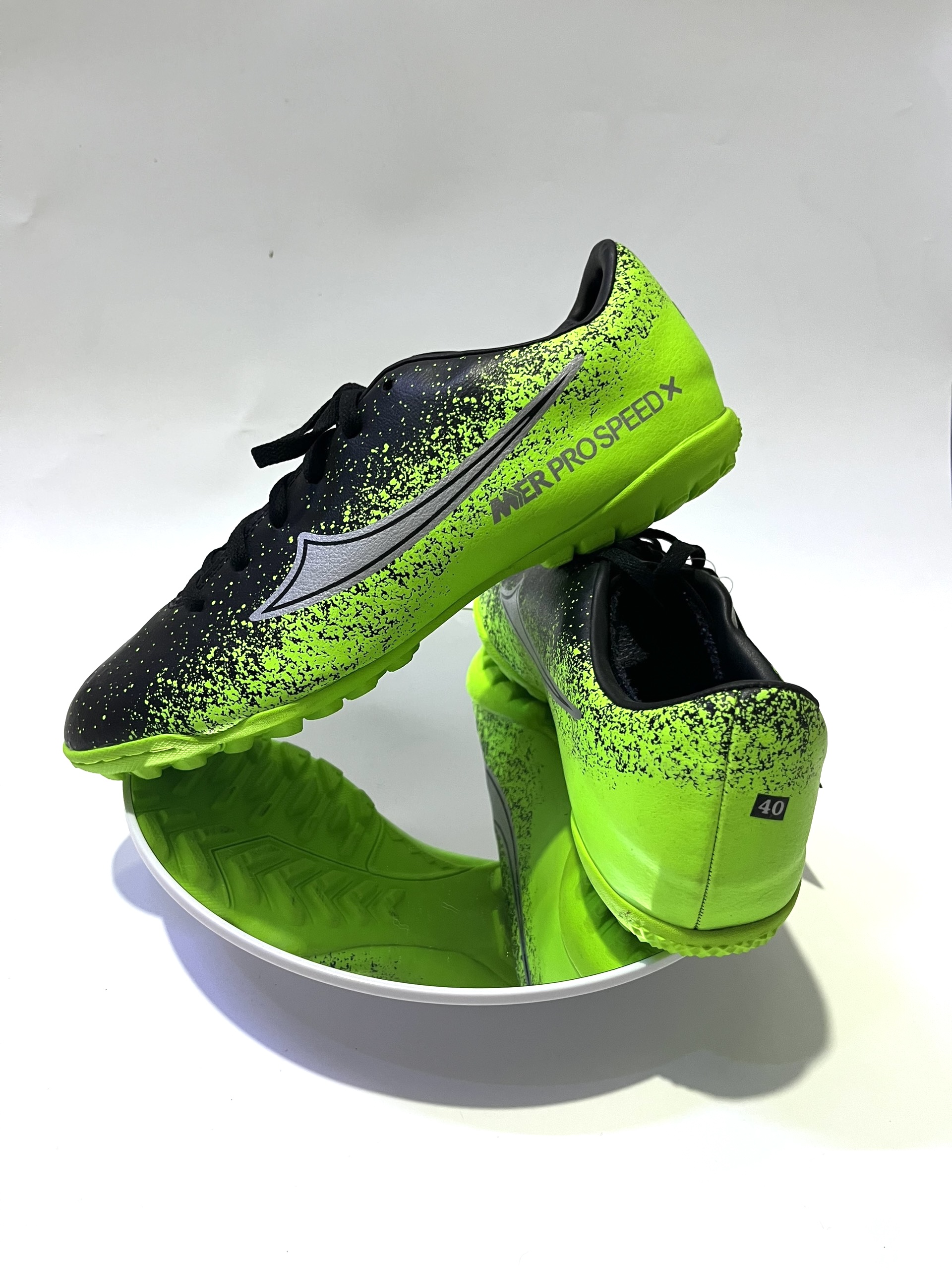 Giày bóng đá Prospeed đen phối xanh lá chống trượt