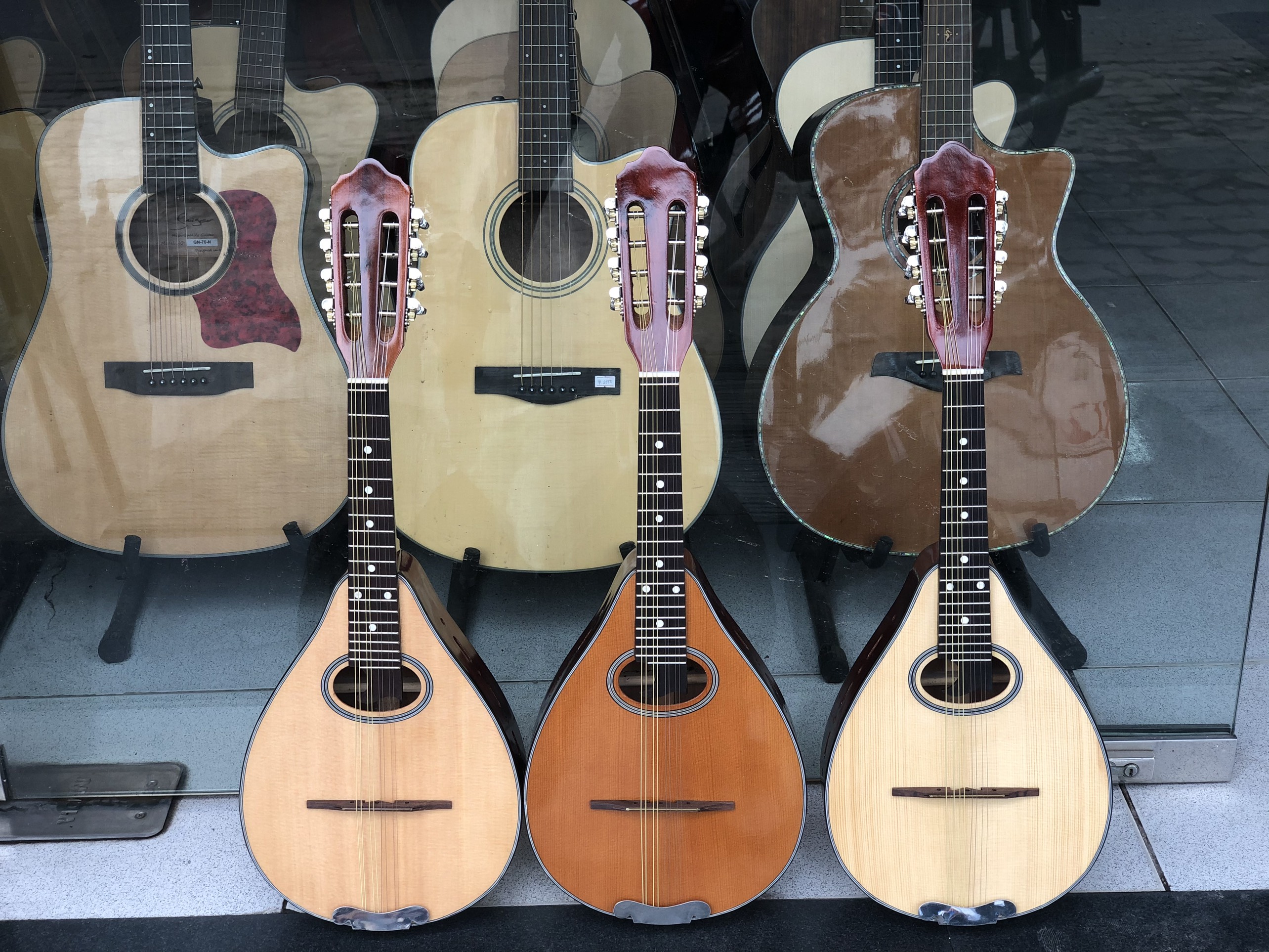 Đàn mandolin gỗ hồng đào