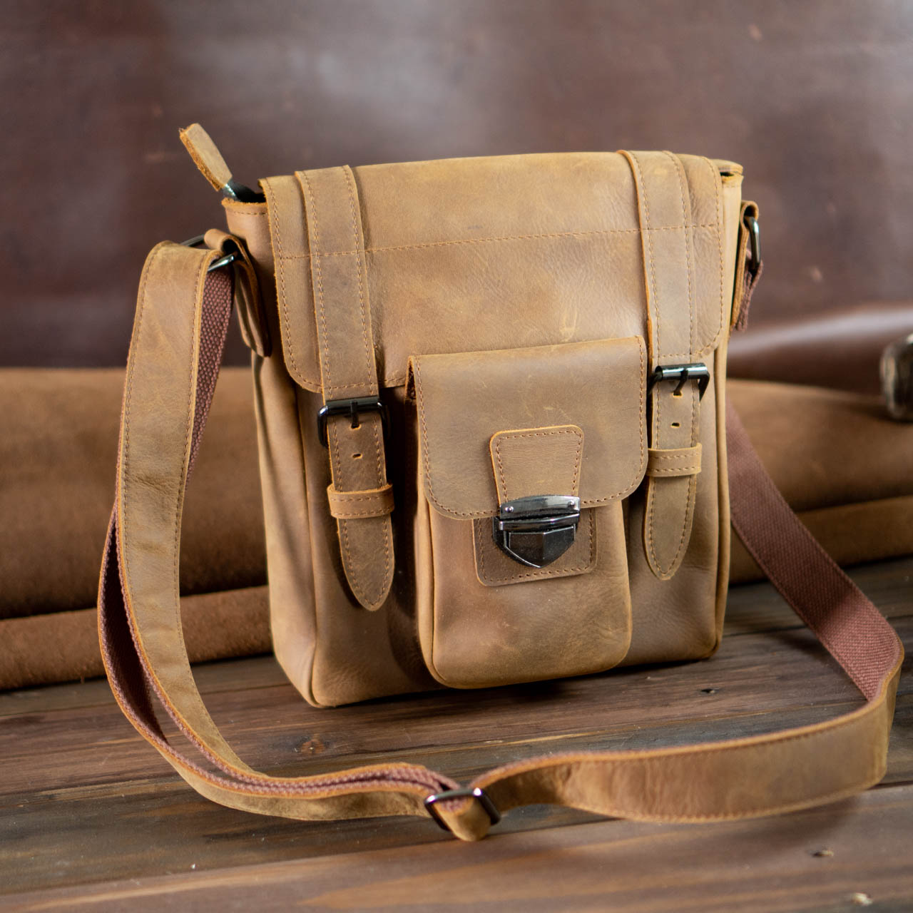 Túi chéo da sáp Crazy horse Messenger classic - Manuk Leather