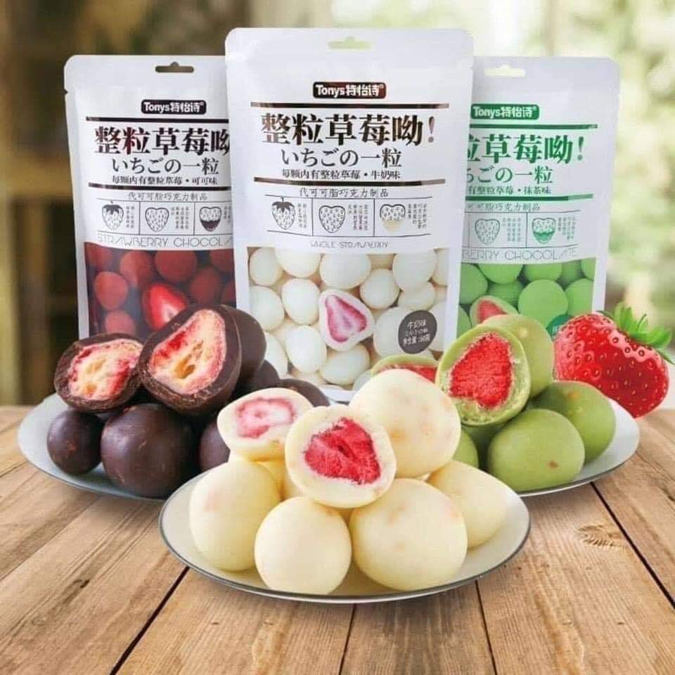 Kẹo Socola Bọc Dâu Vị Sữa Tươi / White Chocolate Ăn Vặt Đồ Ngọt Nội Địa Trung / Kẹo Chocolate Viên Bọc Dâu Chua Ngọt