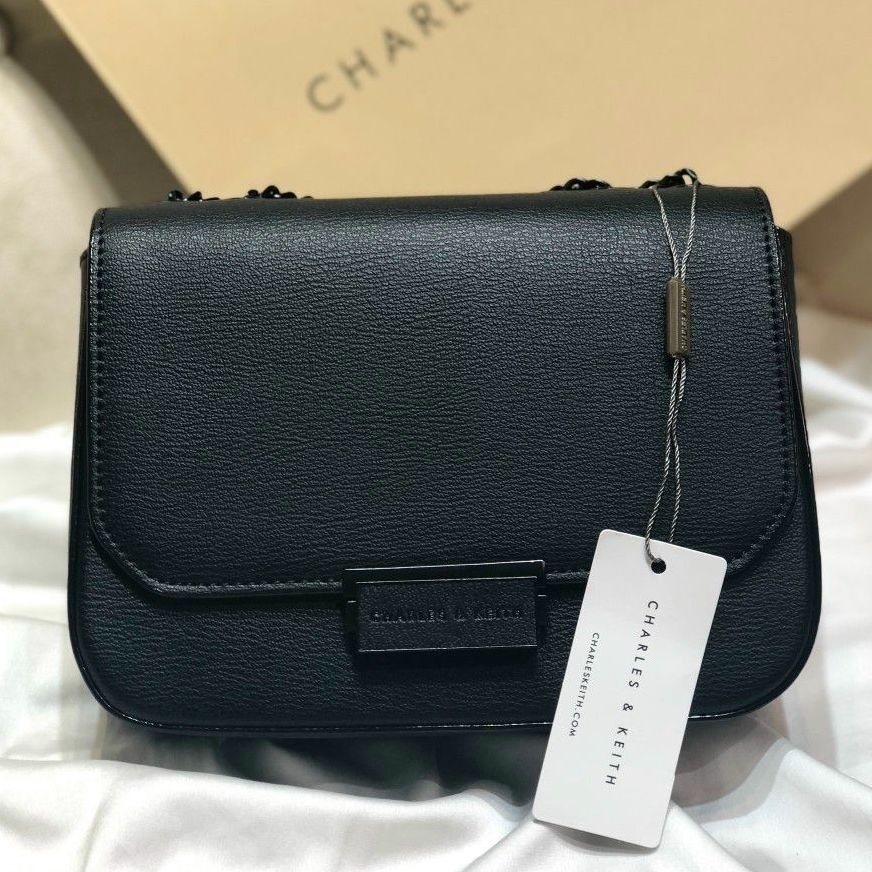 Túi đeo chéo  tuồn kho mẫu mới onweb CK2-80671035 đủ màu