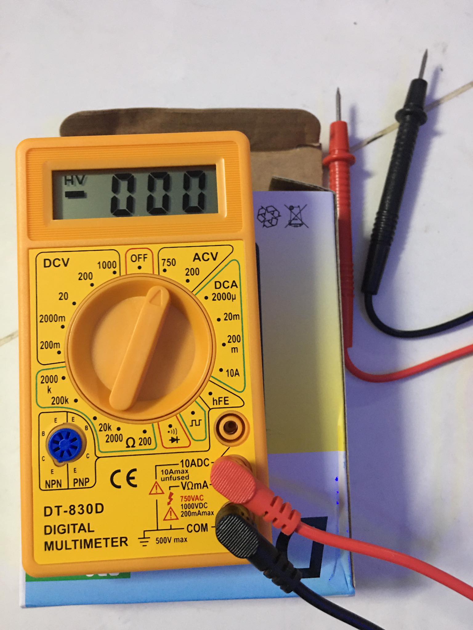 Đồng hồ đo vạn năng cho thợ điện tử DT-830D