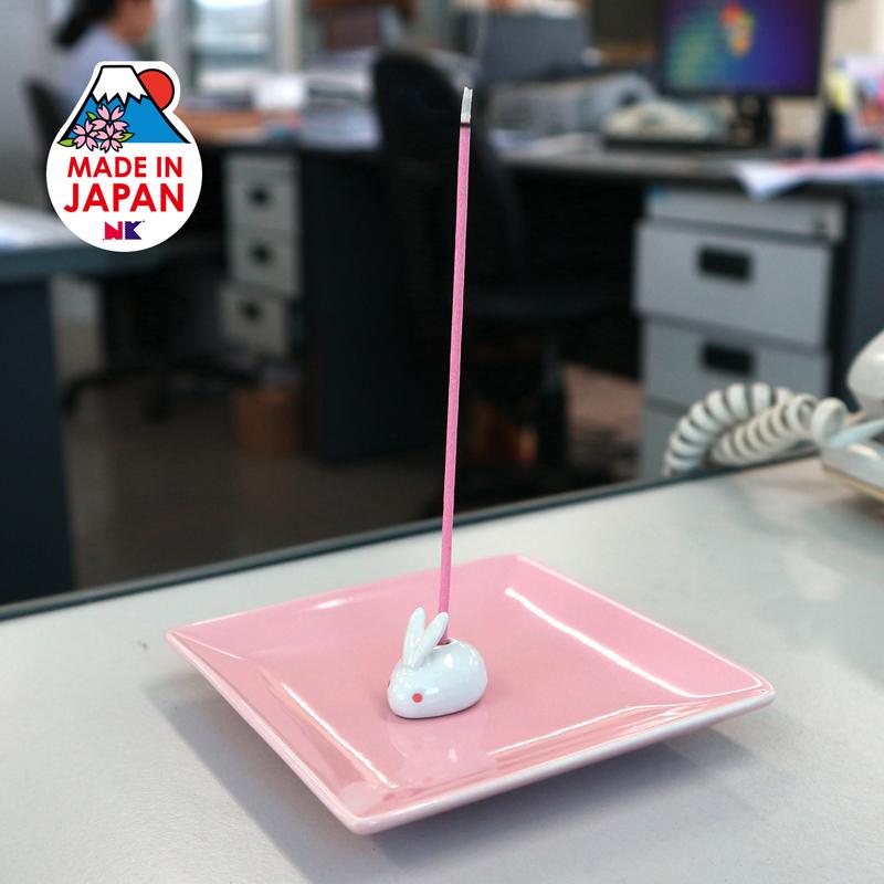 Chân đế cắm hương hình con thỏ Hồng - Nippon Kodo