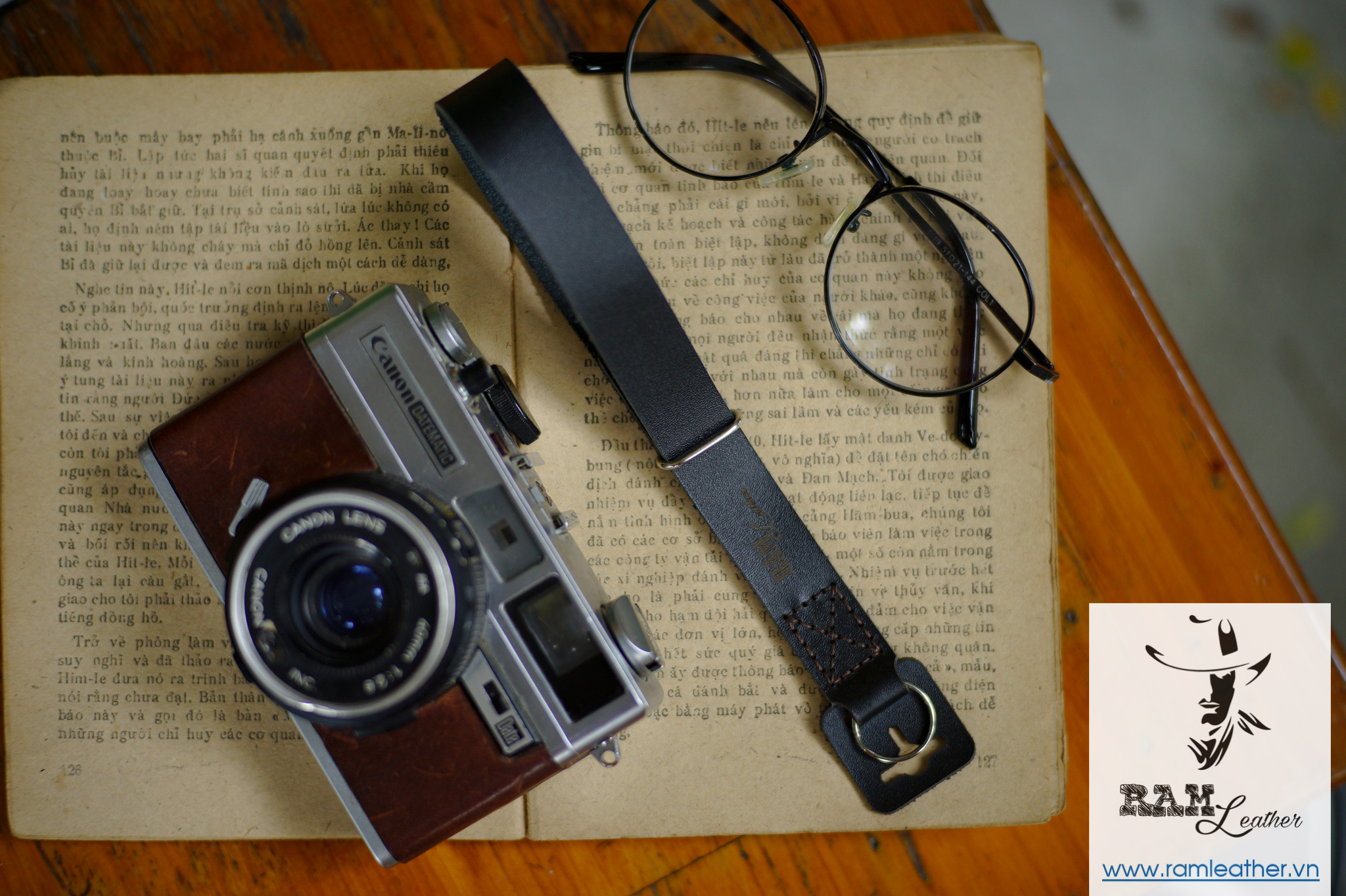 Dây đeo máy ảnh canon / nikon / sony / fujifilm / pentax / leica / olympus handstrap da bò đen tuyền bền đẹp – ram leather handstrap
