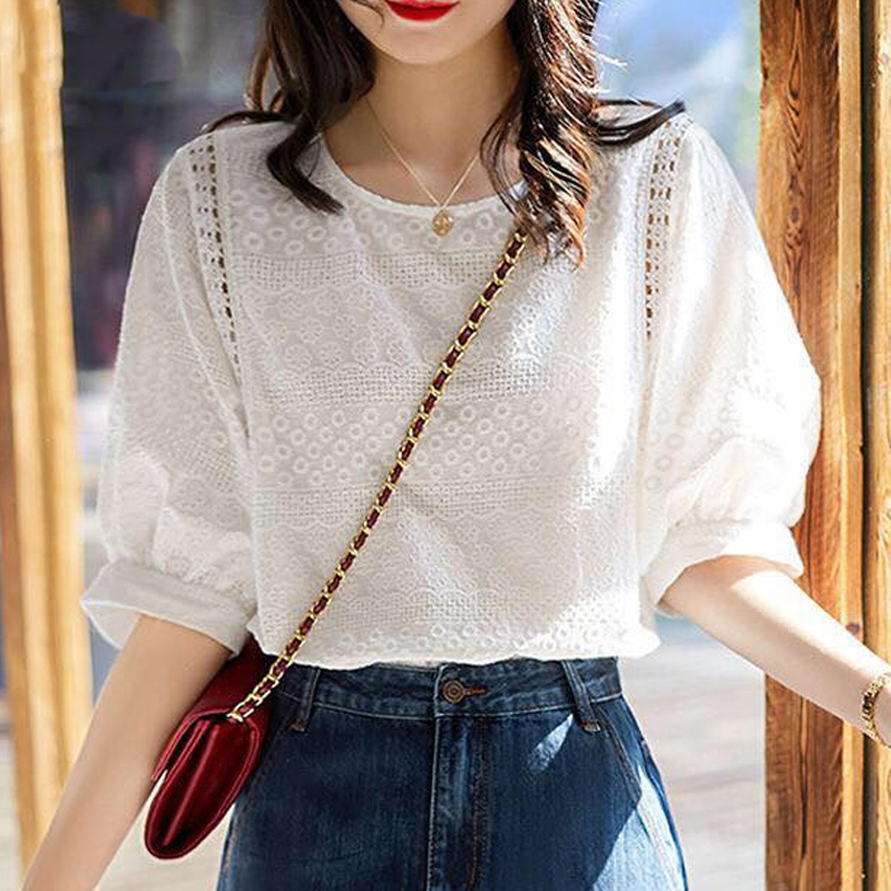 Áo Babydoll Cổ Tròn Vải Thêu Tay Lửng Thanh Lịch