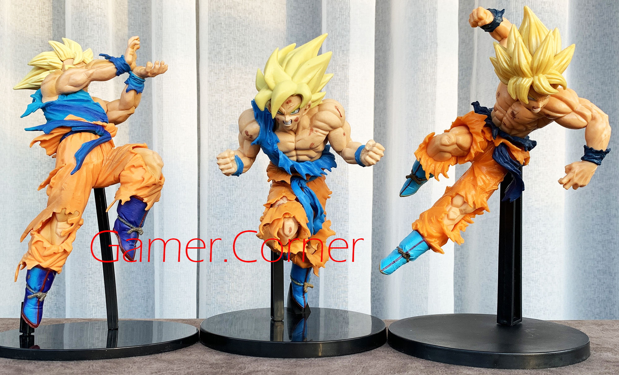 Mô Hình Dragon Ball Songoku Super Saiyan Trong Các Tư Thế Chiến Đấu