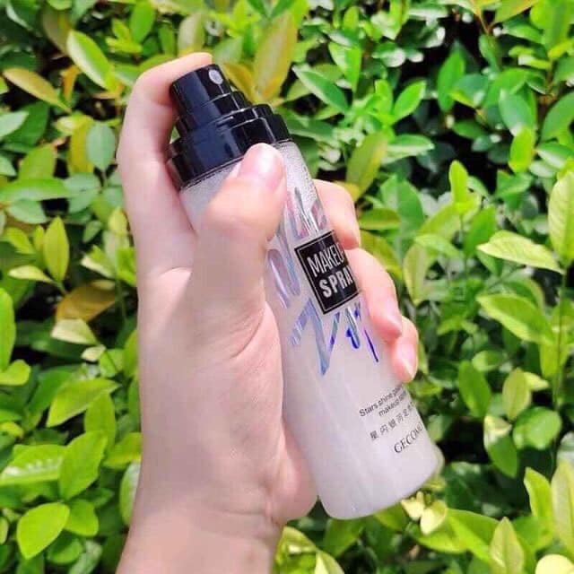 Lọ xịt khóa nền trang điểm