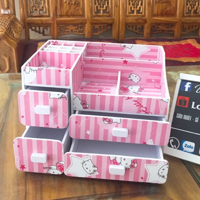 Kệ mỹ phẩm 3 tầng 4 hộc hello kitty sọc