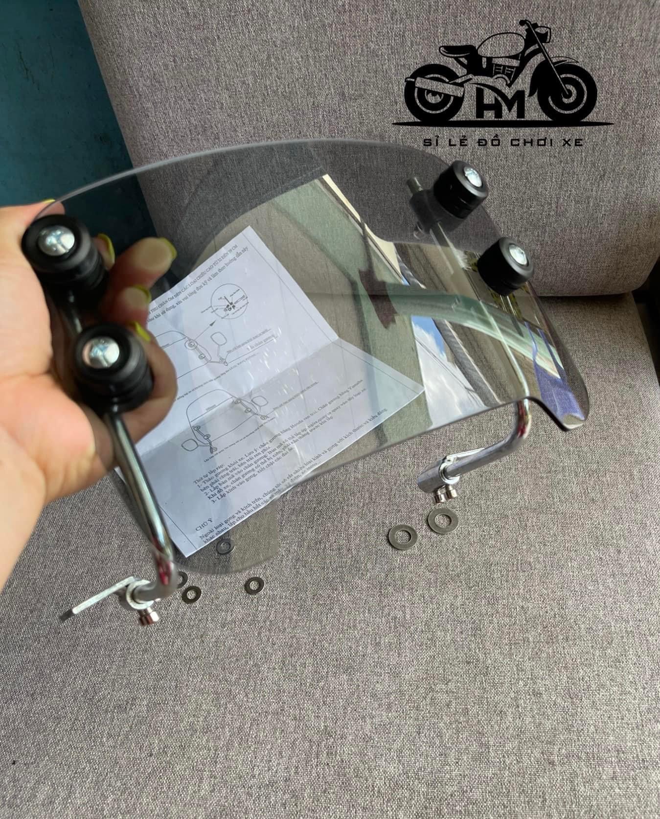 Kính chắn gió xe scoopy dạng mica xám- kèm đủ phụ kiện