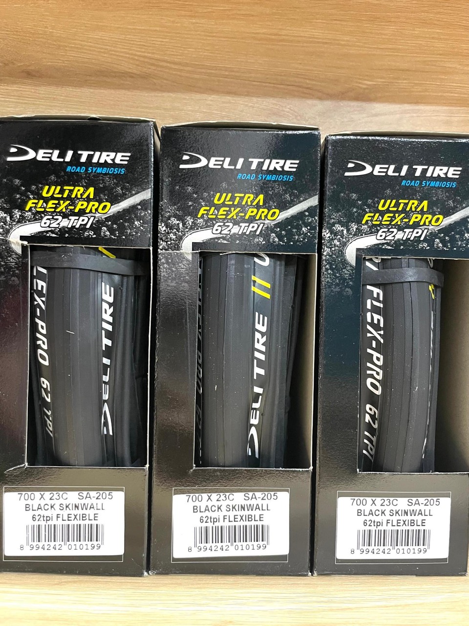 Vỏ Xe Đạp Gấp Đen 700x23c & 700x25c DELI TIRE Ultra Flex-Pro (1 cái )