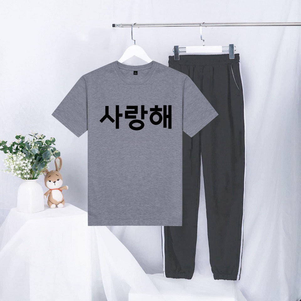 Sét Bộ Đồ Quần Áo Nữ Mùa Hè Mặc Đi Chơi Dạo Phố Cá Tính, Áo Thun Phông Cotton Organic Ngắn Tay Cổ Tròn Mát Mịn In Chữ Hàn Mix Quần Thun Bo Gấu