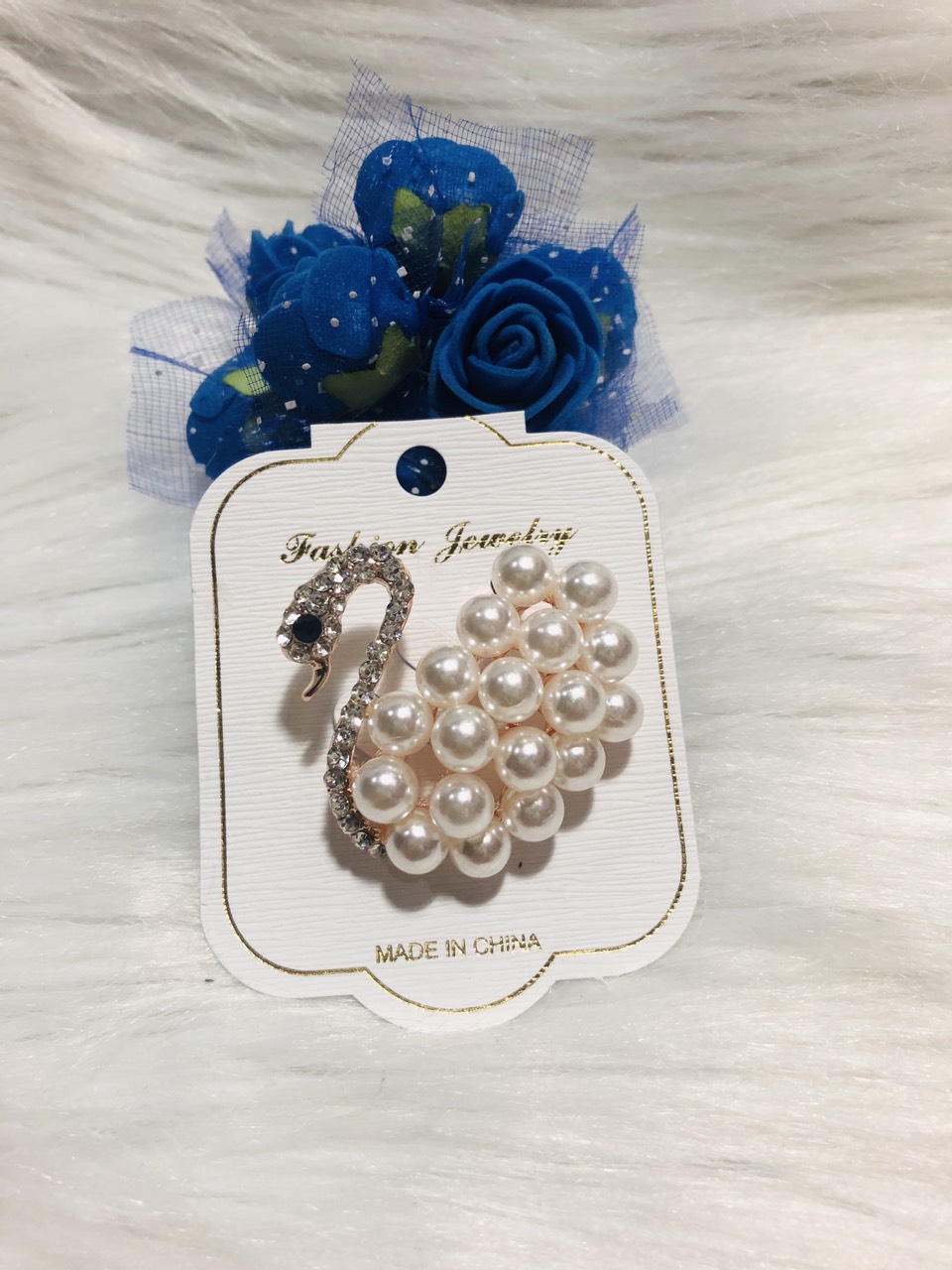 [HCM]Cài áo thiên nga đính hạt. KT 4.5 x 4.5cm. Cài áo hoa hạt