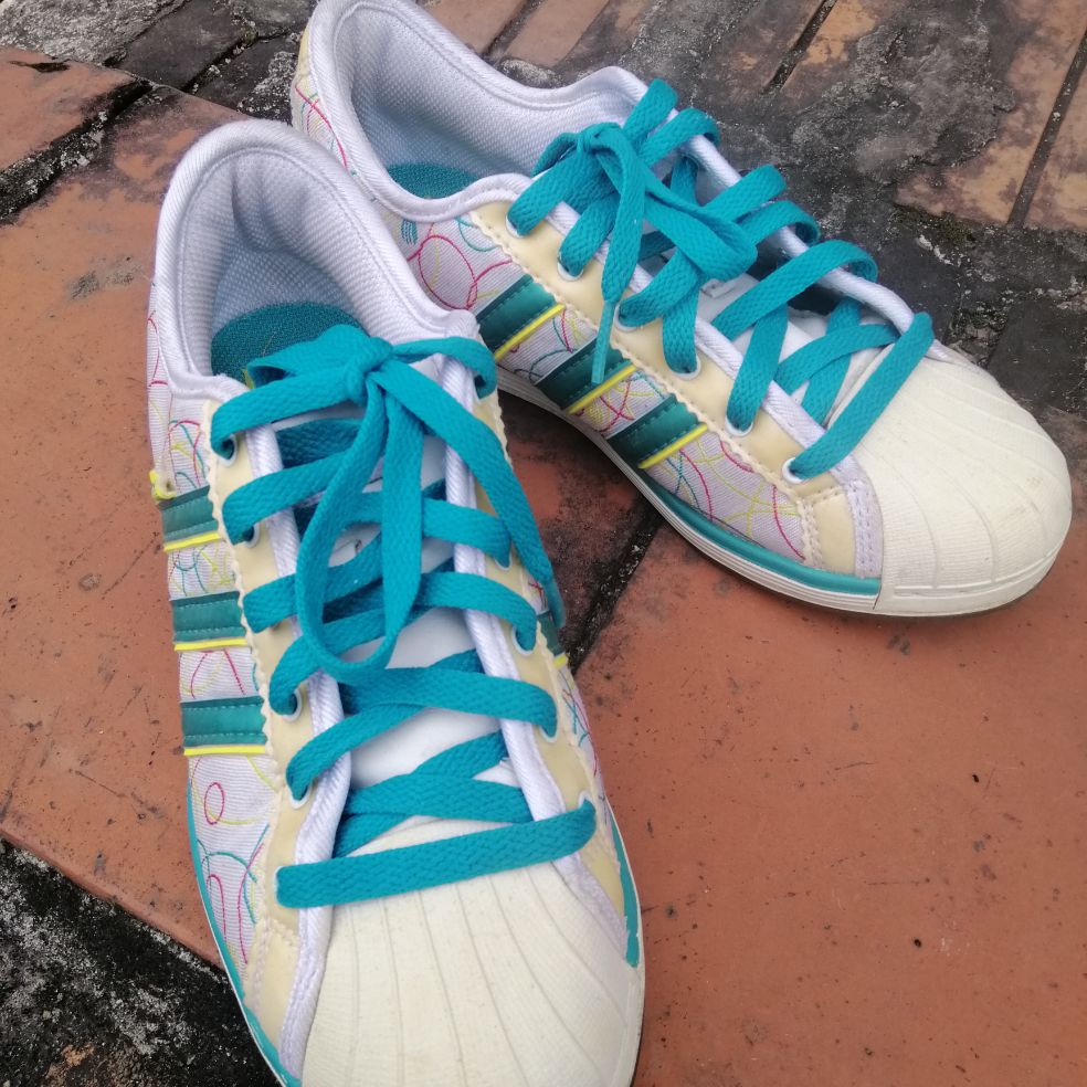 Giày thể thao nữ hiệu ADIDAS sò của Nhật