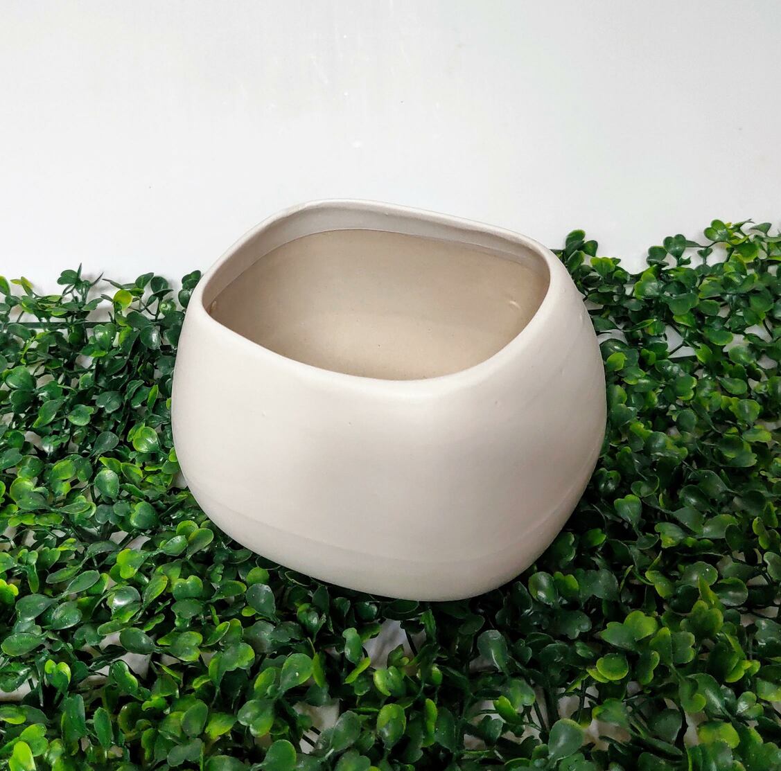 Chậu sứ méo Asa