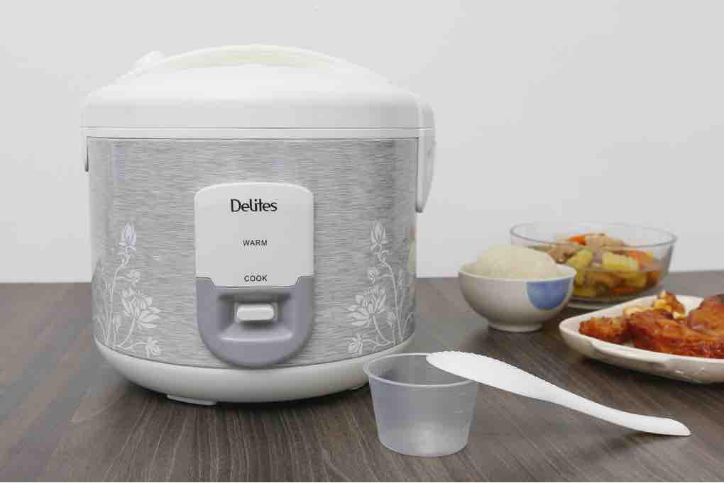 Nồi cơm điện Delites 1.8 lít NCG1805- hàn trưng bàyNồi cơm điện dung tích 1.8 lít dùng cho gia đình 4 - 6 thành viên. Lòng nồi hợp kim nhôm tráng men chống dính nấu cơm ngon. Nấu cơm chín nhanh tiết kiệm điện năng với công nghệ
