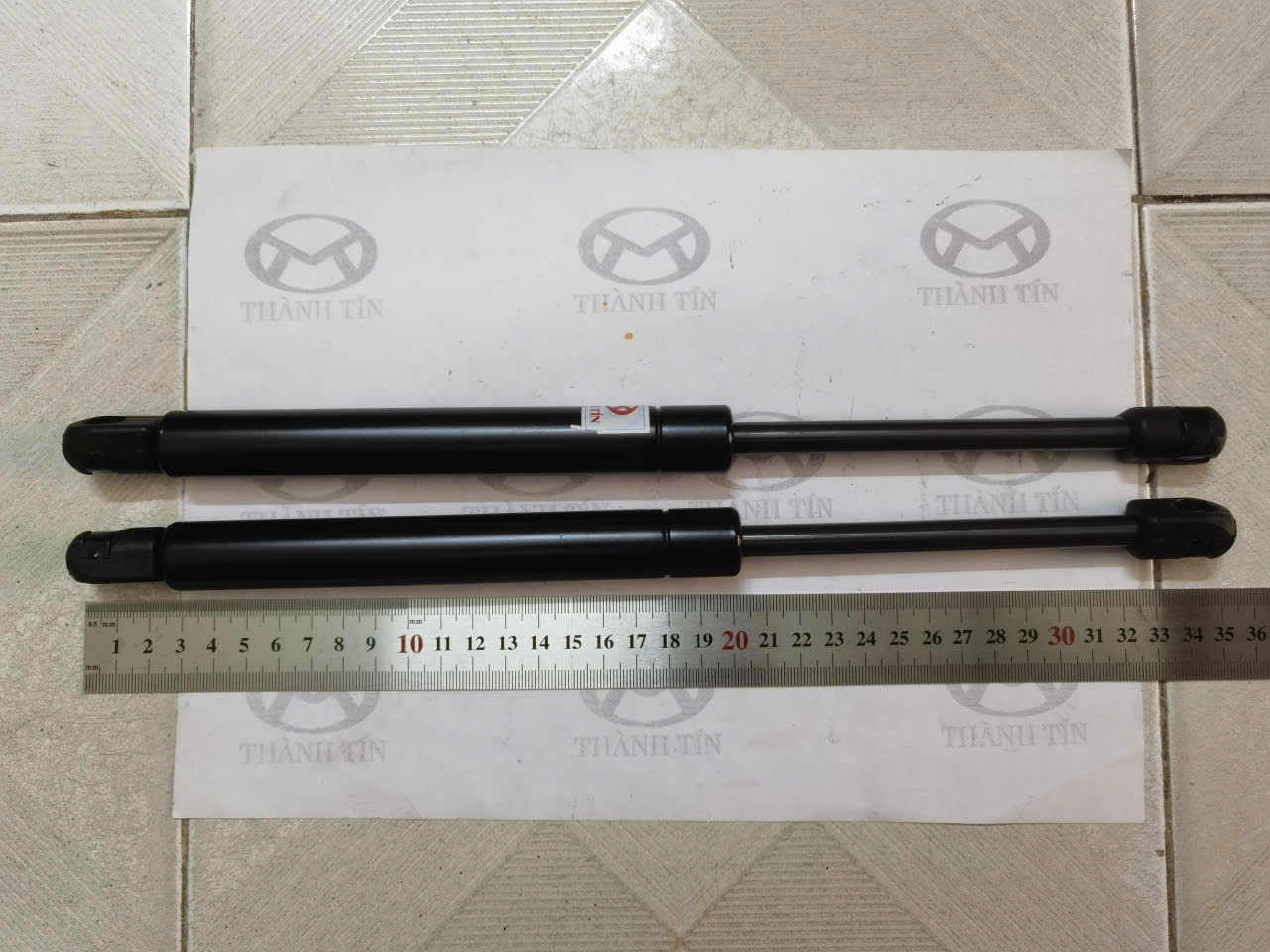 Ty chống cốp sau Ford Mondeo 2003-06