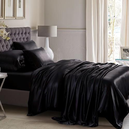 Bộ drap gối phi lụa 4 món mềm mại mát mịn màu đen