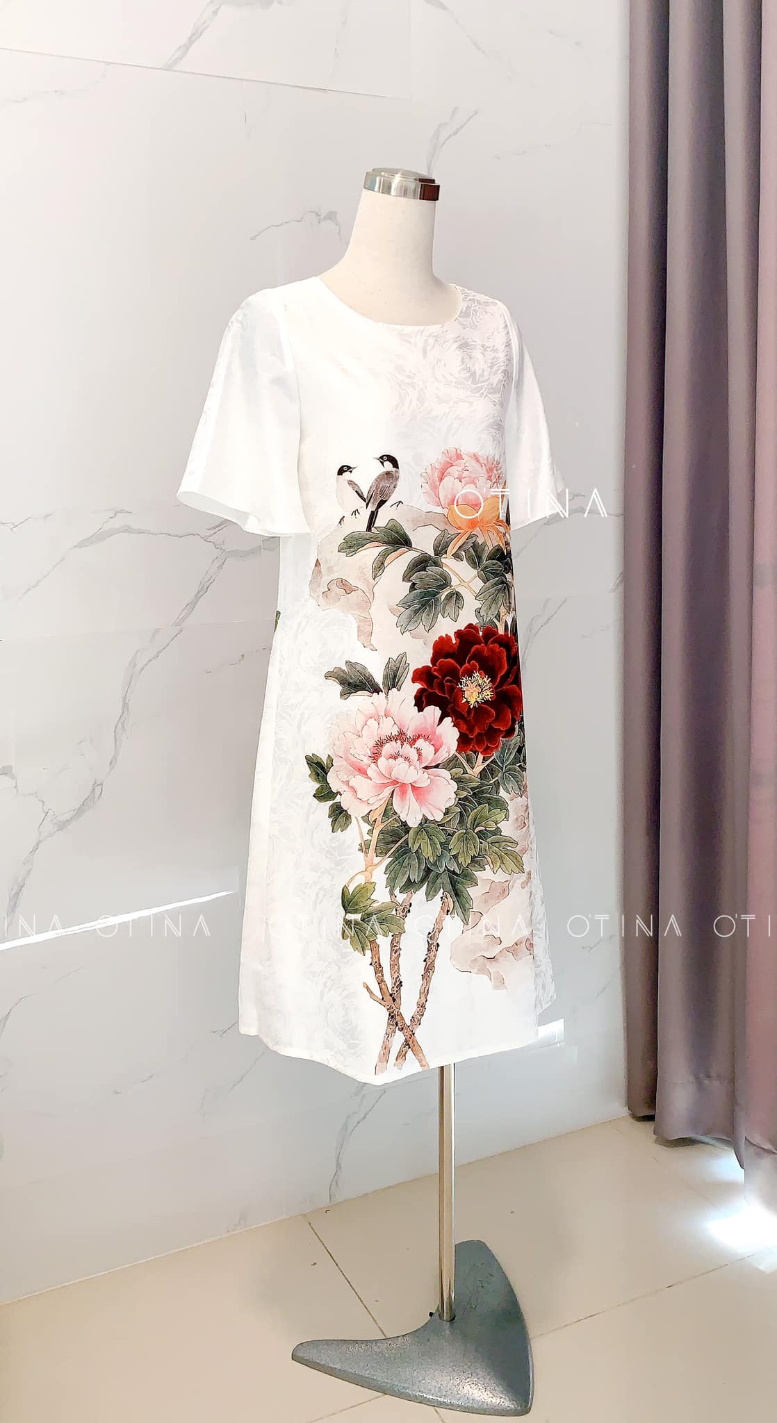 Đầm mẫu đơn đỏ nhung
