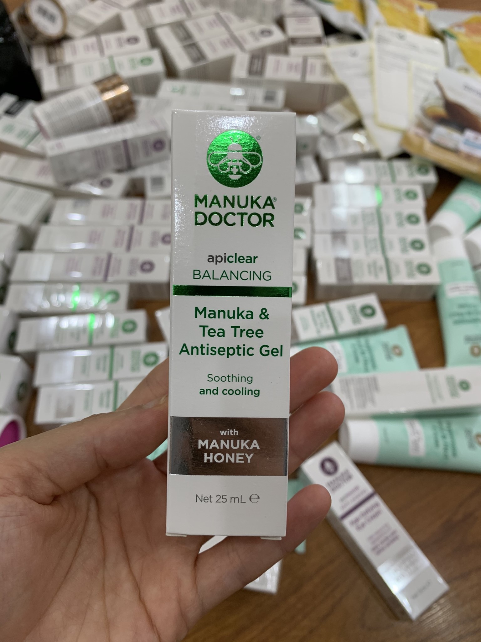 Gel xử lý  mụn, giảm vết côn trùng cắn, giảm ngứa, làm dịu da Manuka Doctor ApiClear Manuka & Tea Tree Antiseptic Gel