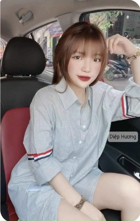 Áo sơ mi kẻ sọc xanh viền tay