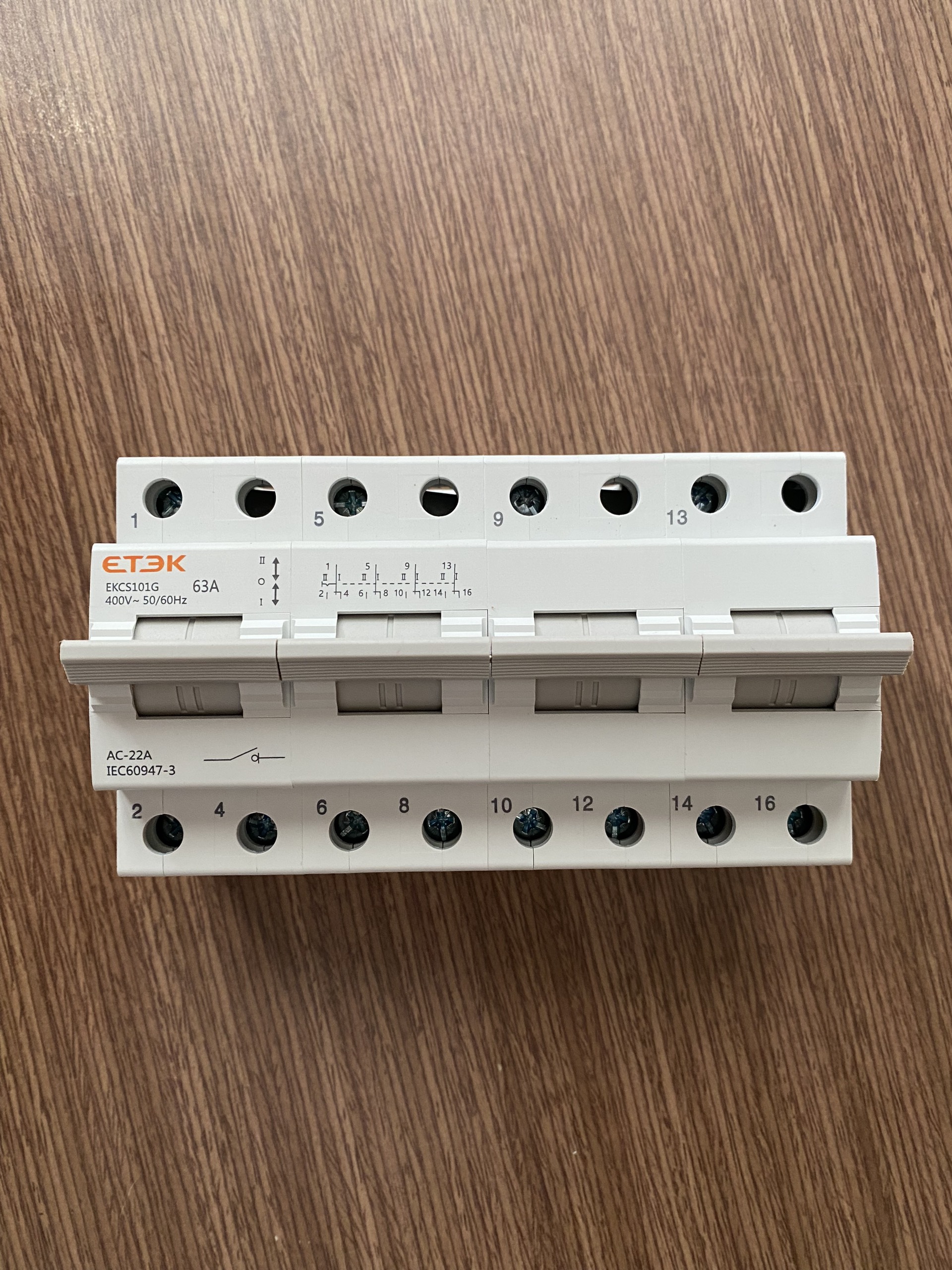 Cầu dao đảo chiều 63a 3 pha loại g hãng etek ekcs101g-4-63