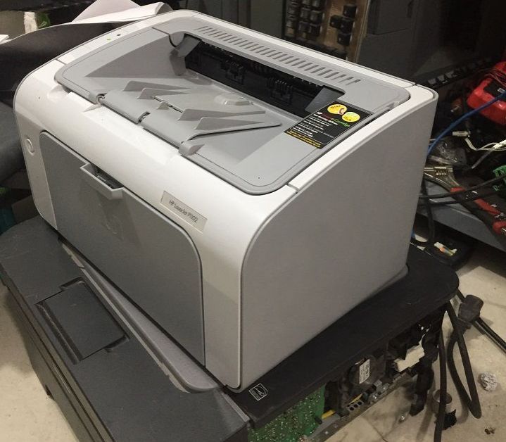 Máy in văn phòng ( in 1 mặt a4,a5 nhỏ gọn ) - hp 1102 ( tặng hộp mực đa năng - dây nguồn , cáp in mới 100% đi theo máy )