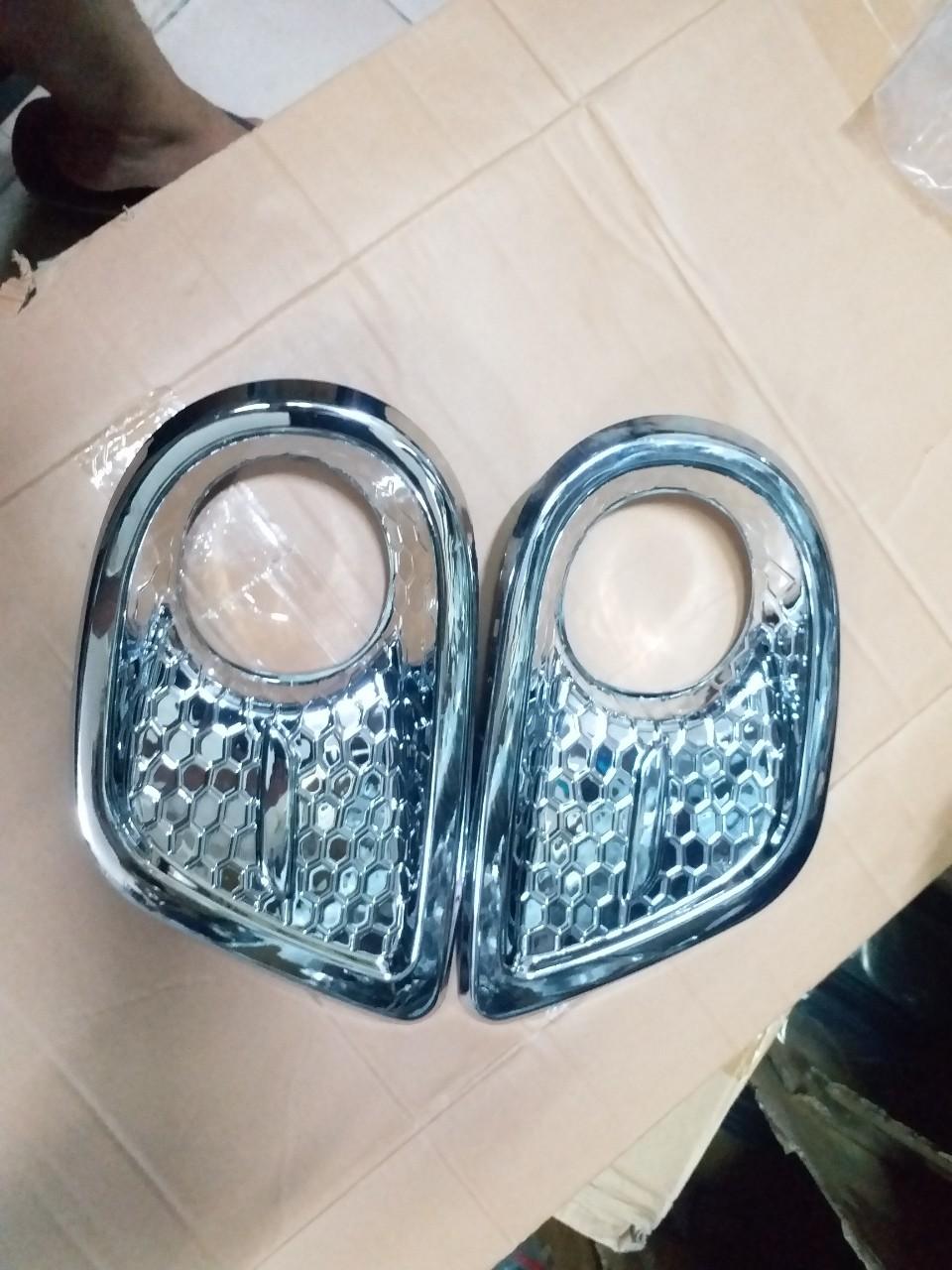 Bộ ốp viền đèn gầm mạ crom sáng bóng Toyota Fortuner 2009-2011