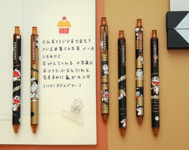 Bút bi Doramon mực đen ngòi 0.5mm