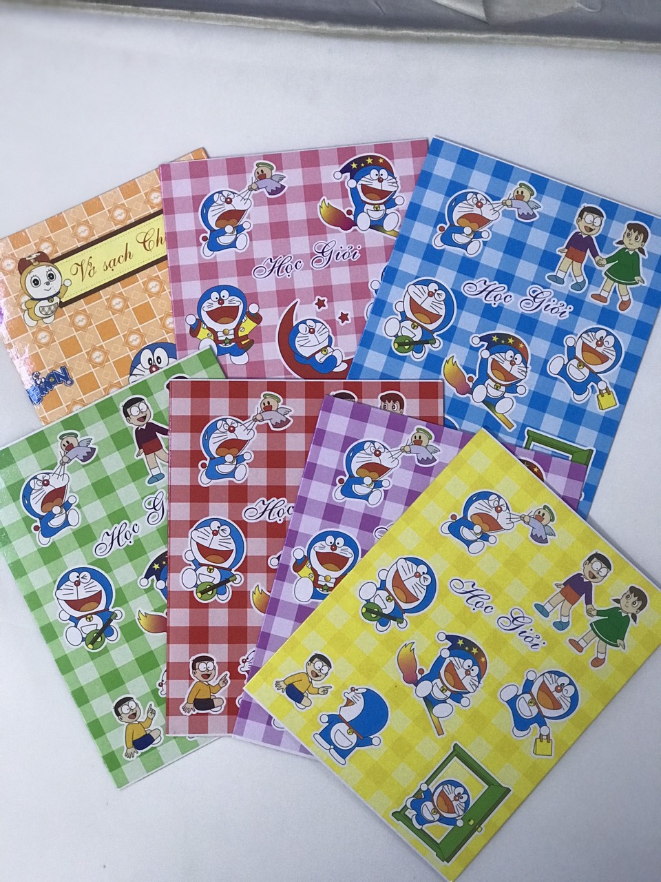 1 tờ Bìa lót tập vở Doremon (D21.5CM*R16.7CM)cho học sinh