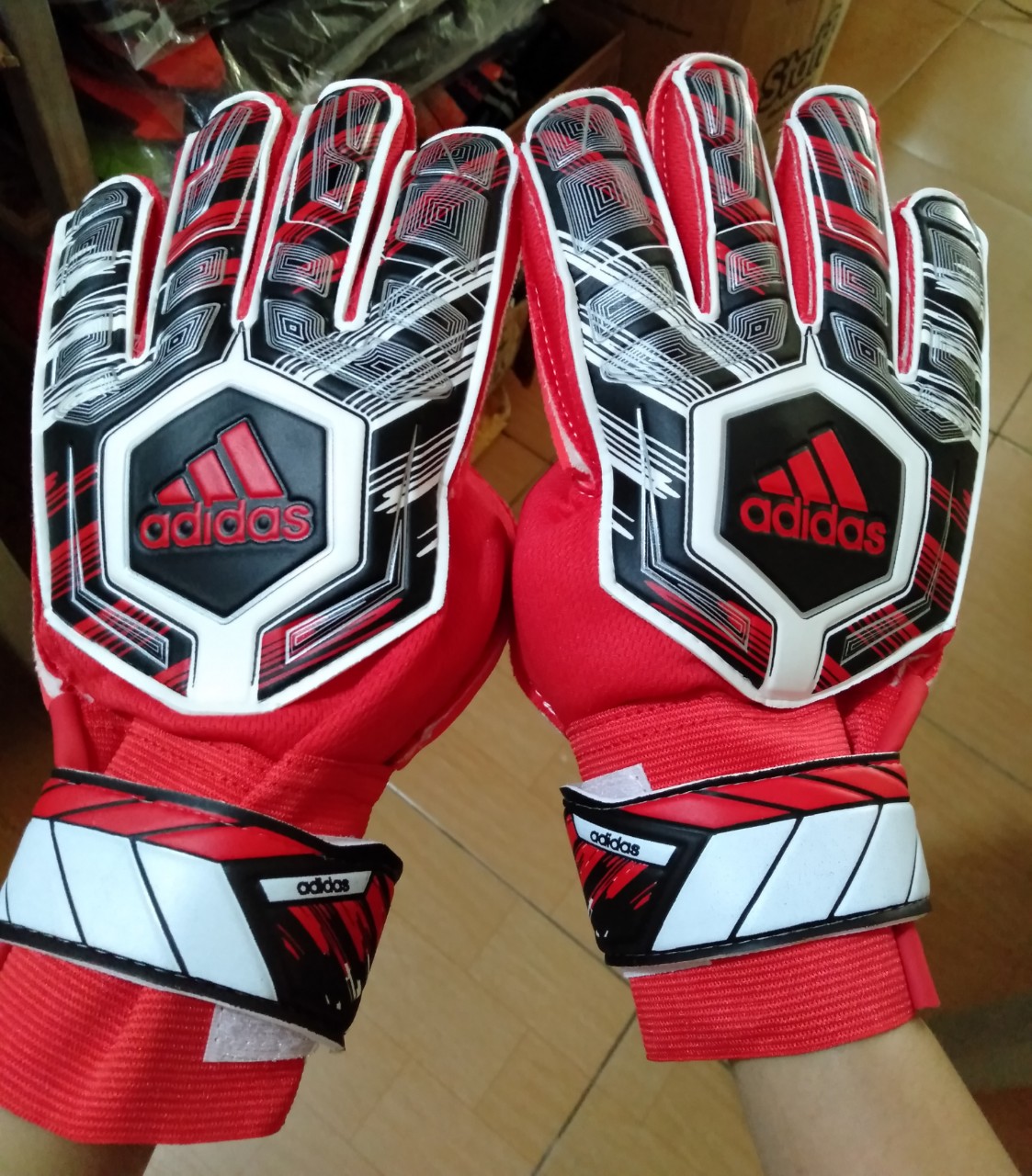 Găng tay thủ môn bao tay bắt bóng trẻ em người lớn có xương trợ ngón - siêu rẻ chất liệu cao cấp chất lượng đảm bảo đường may vô cùng tỉ mỉ chắc chắn