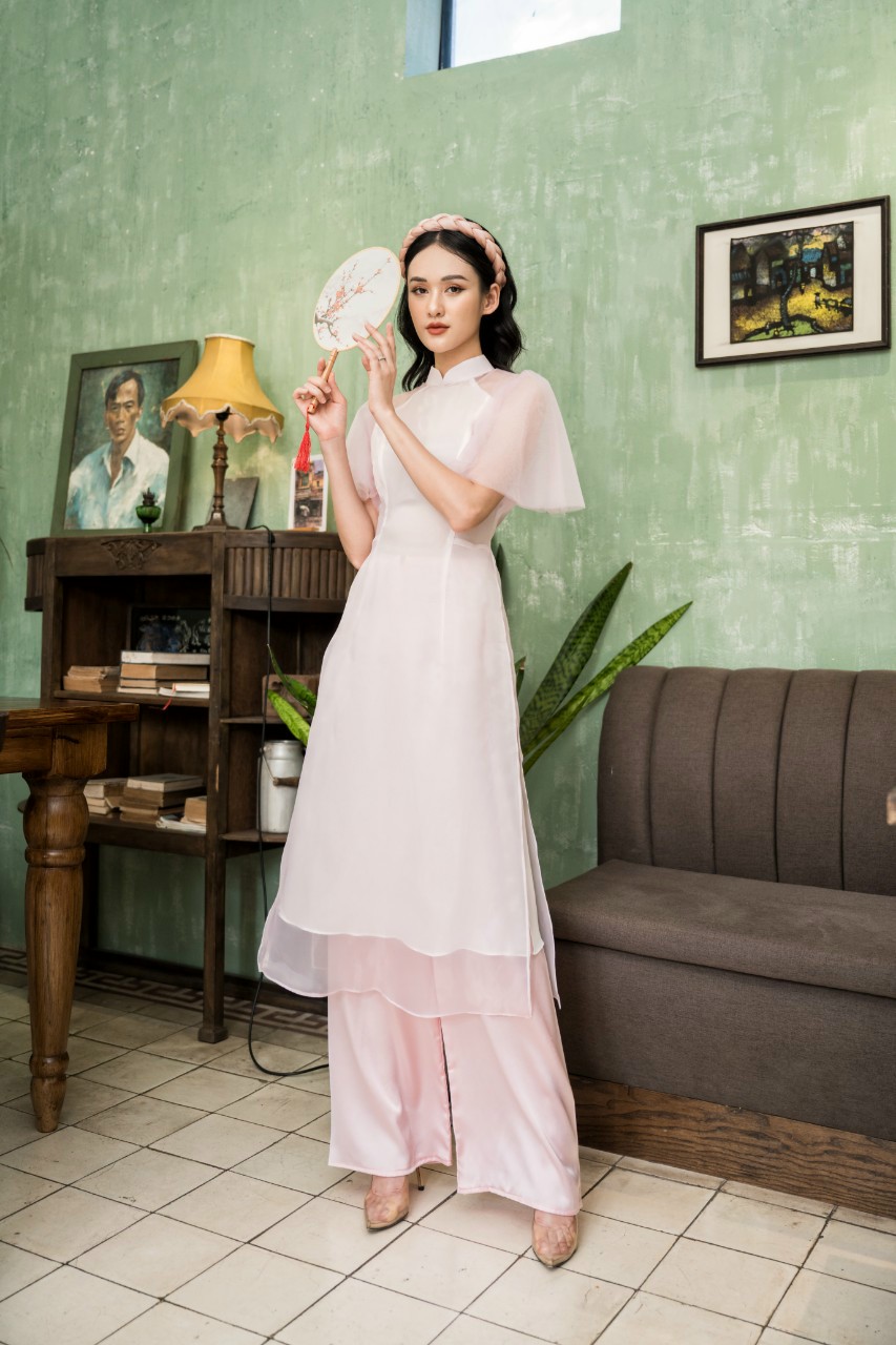 Bộ áo dài cách tân 4 tà tay loe
