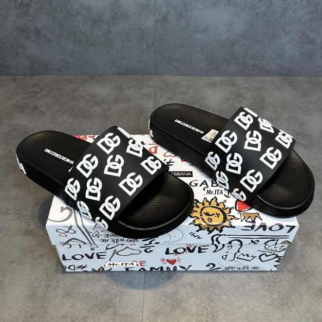 Dép nam nữ DG Dolce chữ nổi quai êm chân.dép DG quai ngang mẫu đẹp sành điệu HOT TRẺ TRUNG NĂNG ĐỘNG.
